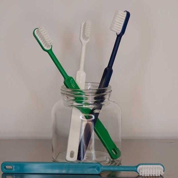 brosse a dent bioplastique medium et souple vert bleue blanc-Drôles de Baudco-Baud